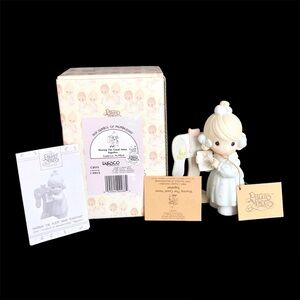 Precious Moments Figurine - Sharing The Good News Together #C0111 NIB
